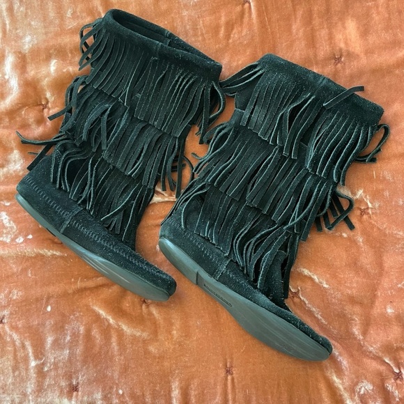 Minnetonka | Suede black fringe mid calf boots women’s size 7 - Picture 8 of 8